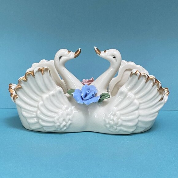 Stunning Porcelain Double Swan Dish - Picture 1 of 6